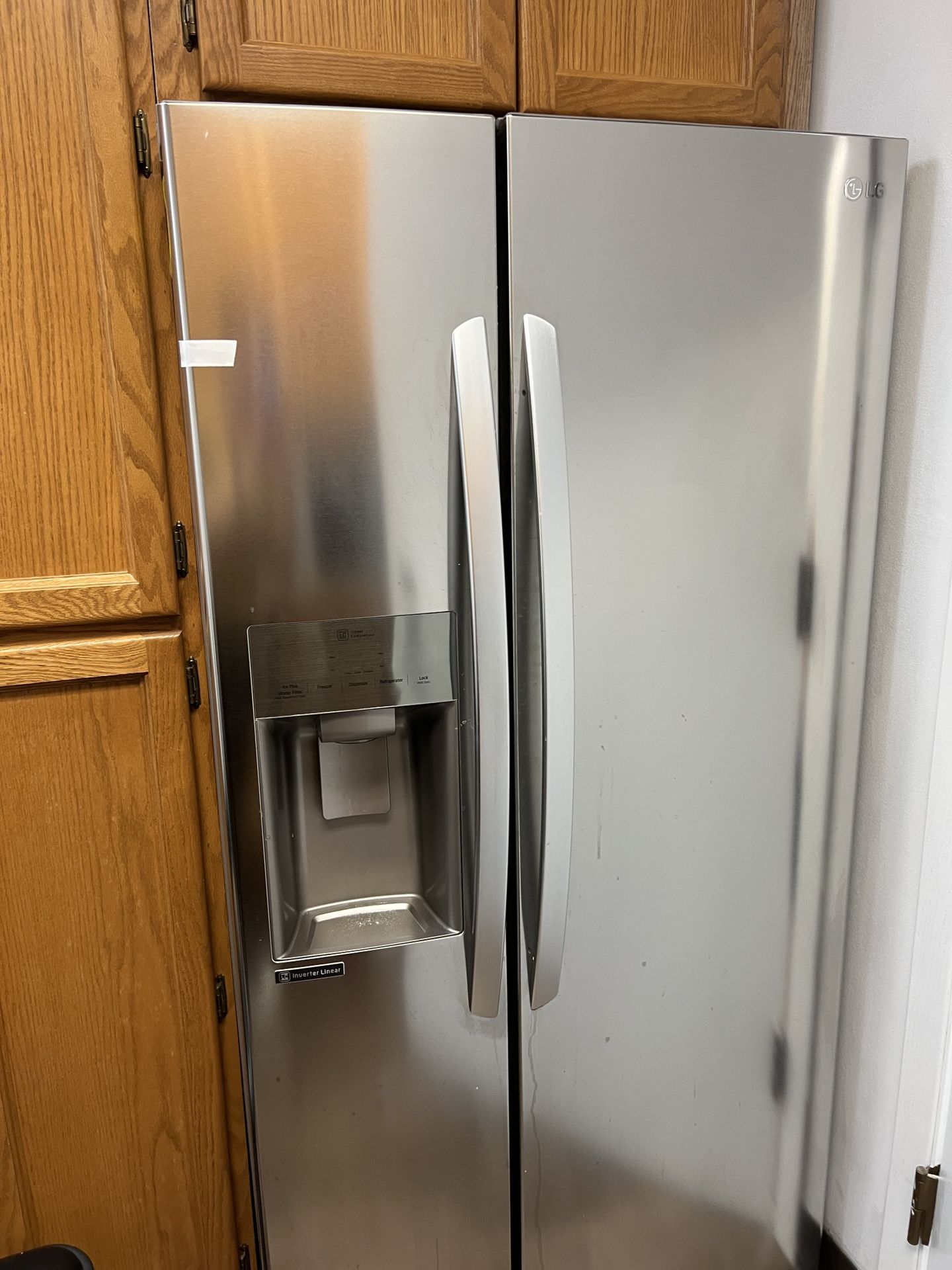 LG Refrigerator Like New