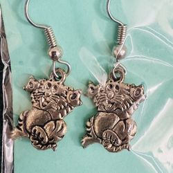 Silver Happy Cat Dangle Earrings $10 NEW  
