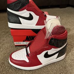 🔥Jordan 1 Retro High Satin Snake Chicago🔥 size 9.5W / 8M
