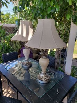 2 Lamps with shades