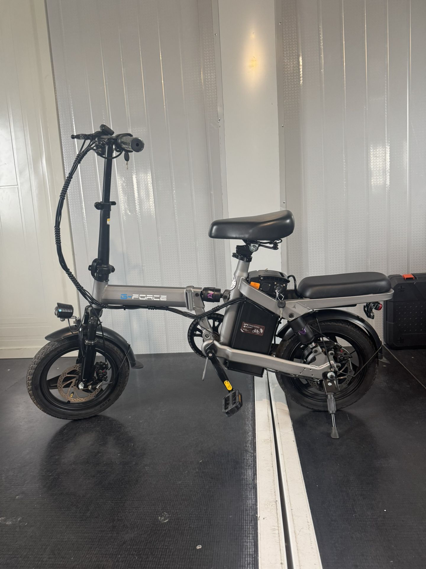Folding electric bicycle