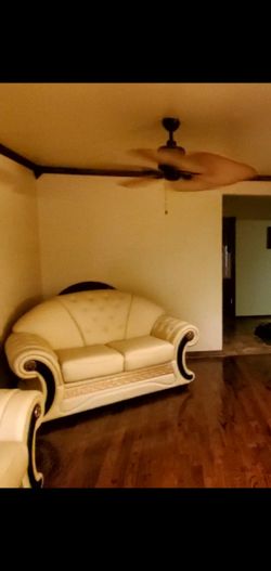 Divani Casa Cleopatra – Traditional Leather Sofa Set