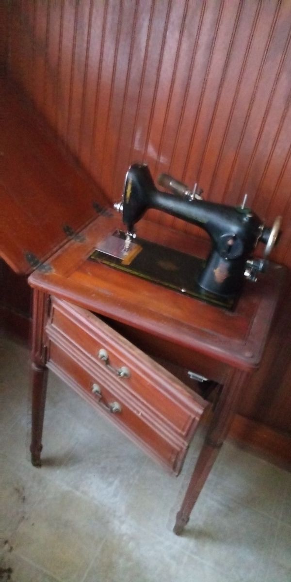 Antique Rockford sewing machine for Sale in Indianapolis, IN - OfferUp