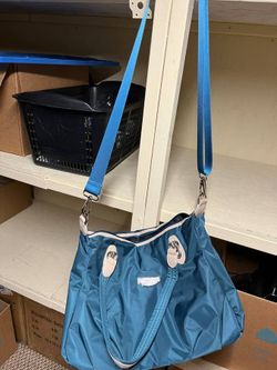 New in tag light weight, women's bag large capacity shoulder messenger