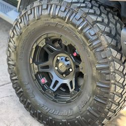 Jeep Wrangler JL TERAFLEX Nomad Split Spoke Nitro Trailgrappler 37x12.5r17