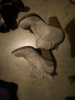 Women Size 6 Suede boots