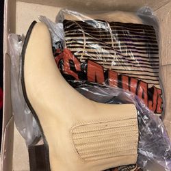 Womens Boots Size 9 NEW