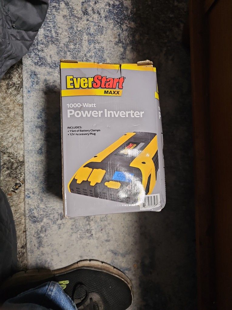 1000 Watt Power Inverter  Everstart Maxx