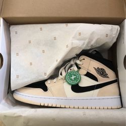 Barely Orange Air Jordan 1 mid