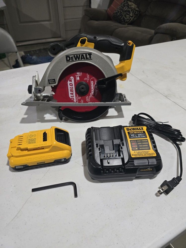 $140 FIRM PRICE DEWALT DCS391 20V MAX Cordless Brushless 6 1/2 in. Circular Saw With 3ah Battery