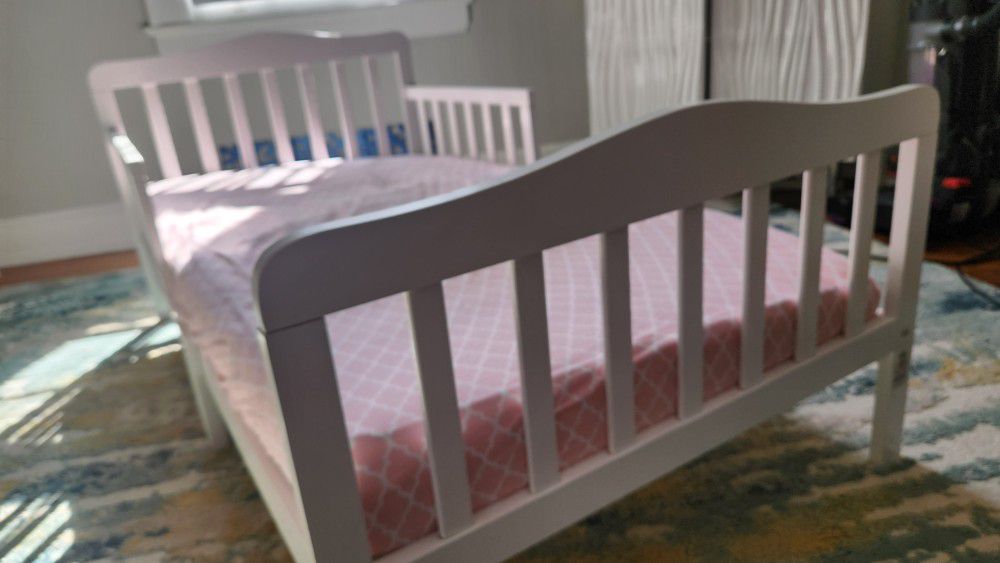 Child Toddler Baby Bed New Condition