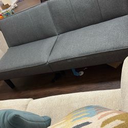 Futon Barely Used ! 