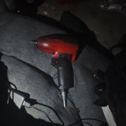 SNAP ON 1/2" DRIVE MG725 Air IMPACT WRENCH Pre-owned