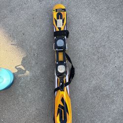 K2 Apache skis with bindings in good condition.