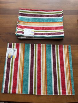 Machine Washable Set of 8 Table Cloth and Napkins NWT