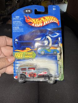 2002 Hot Wheels Flying Aces w/Atomic Car