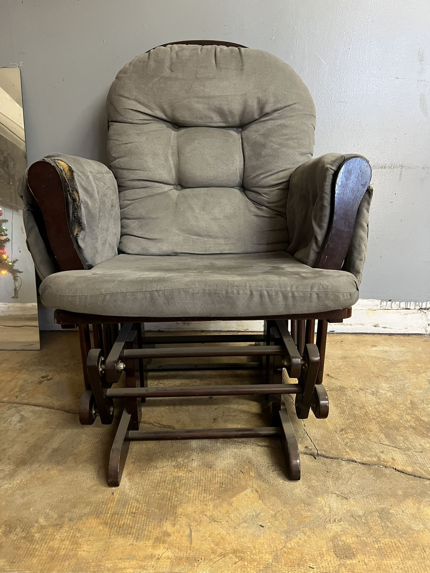 Wooden Rocking Chair 