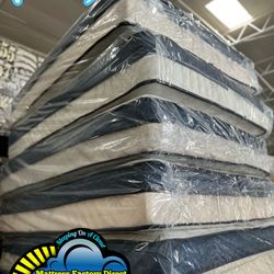 Queen Size Pillowtop Mattress And Boxspring Bed Set New 