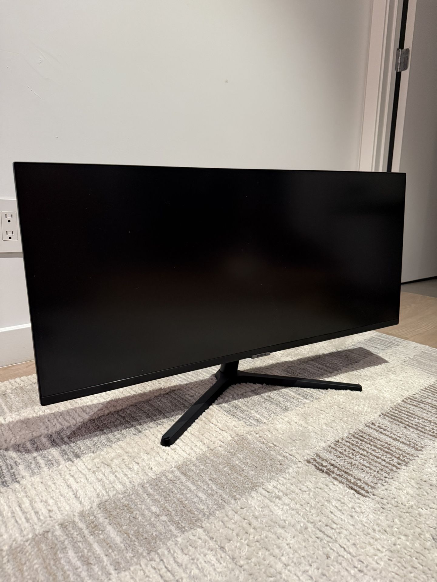 Samsung HD Monitor 34” For Sale
