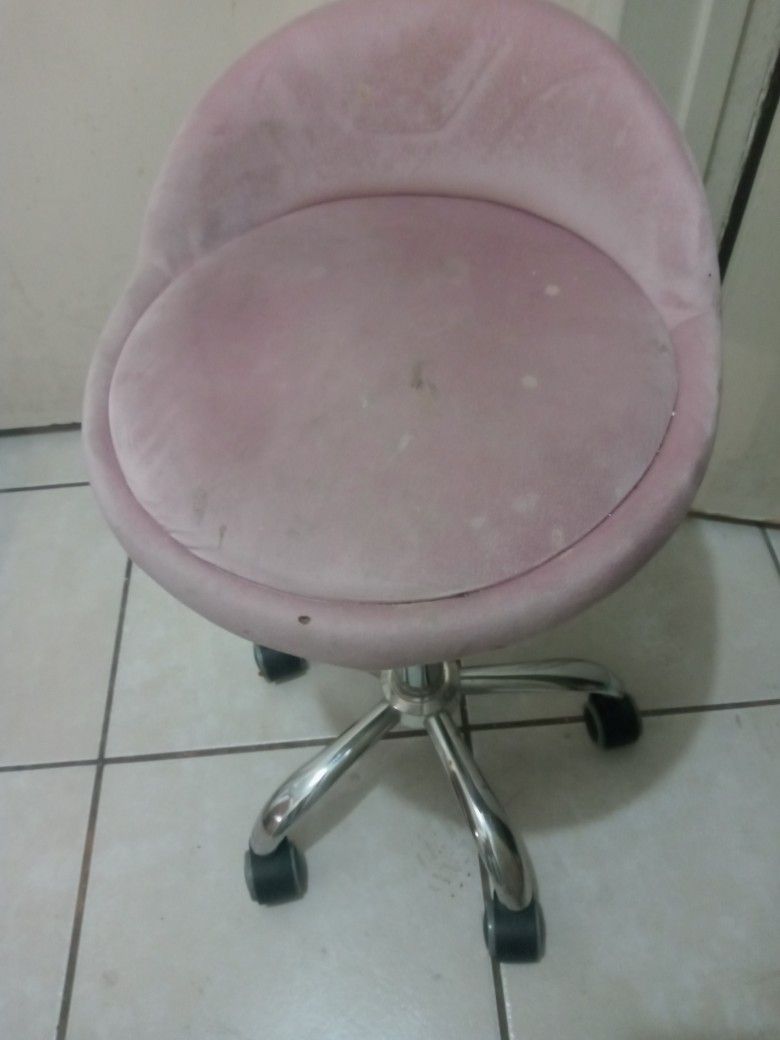 FREE PINK STOOL