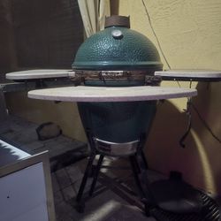 Big Green  Egg  BBQ
