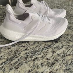 Women’s Ultra Boost Size 10