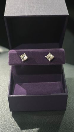 2 CT. T.W. Princess-Cut Certified Lab-Grown Diamond Solitaire Stud Earrings in 14K White Gold (F/VS2)
(7)