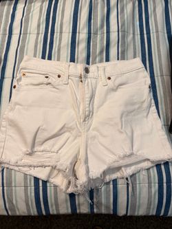Women’s Levi’s white high rise shorts