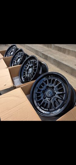 17" Black Rhino 17x8.5 -10mm offset gloss black