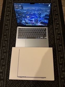 Apple MacBook Air 13” M5 in Sky Blue