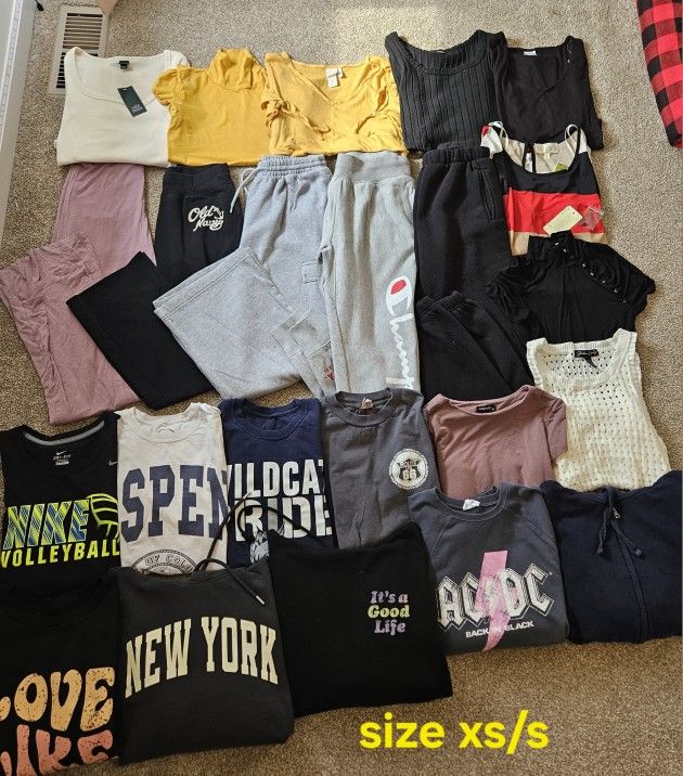 Juniors Size Small/Xsmall 23 Pieces All For $30