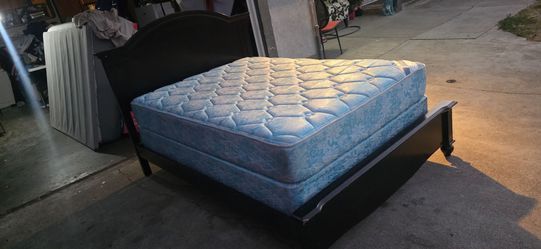 Full size bed with mattress good conditions Pick up in Escondido / CAMA COMPLETA MATRIMONIAL FULL SIZE