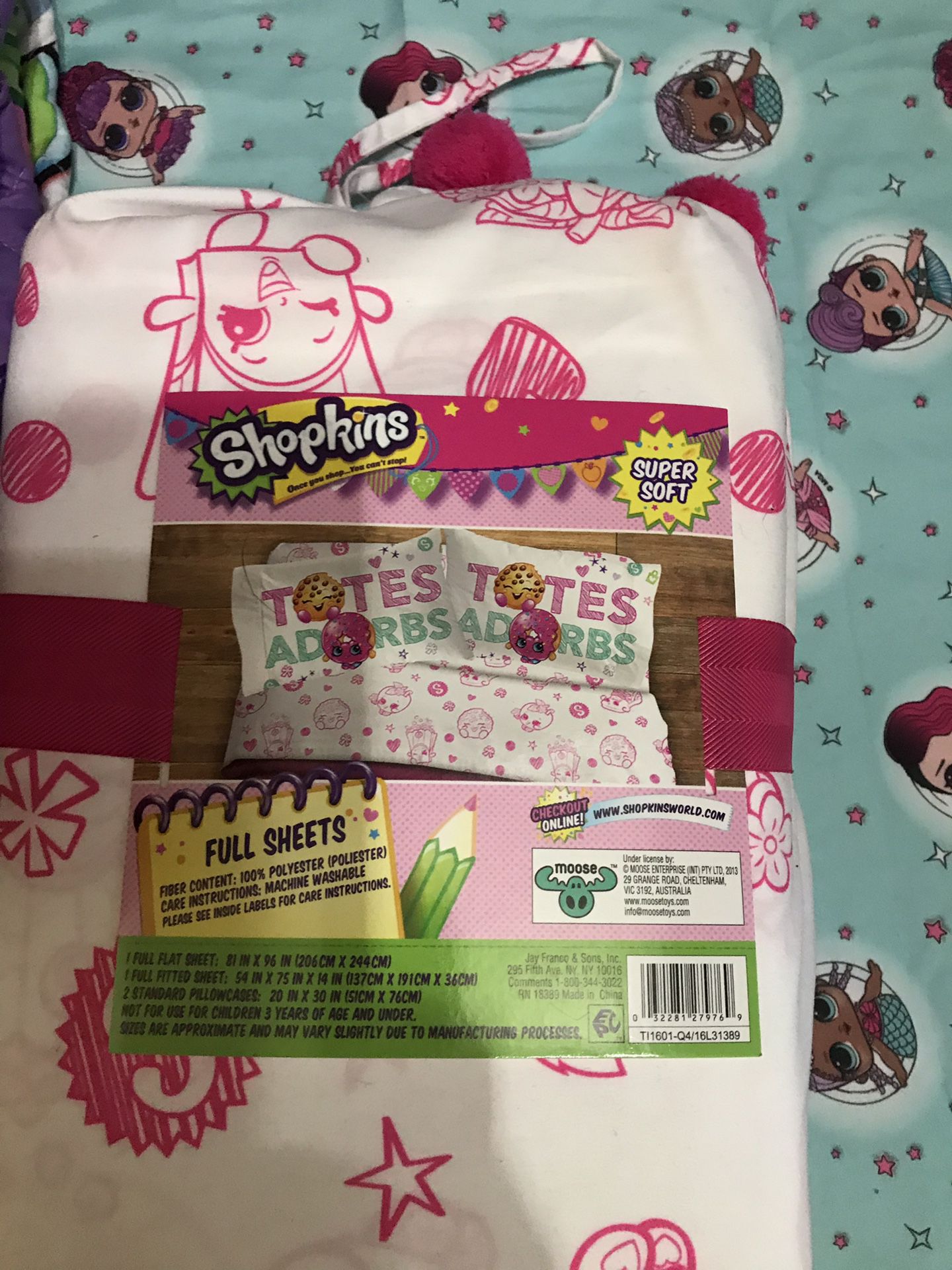 Full size shopkins quit and sheets brand new and lamp