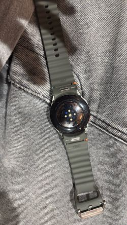 Galaxy Samsung smart watch with charger
