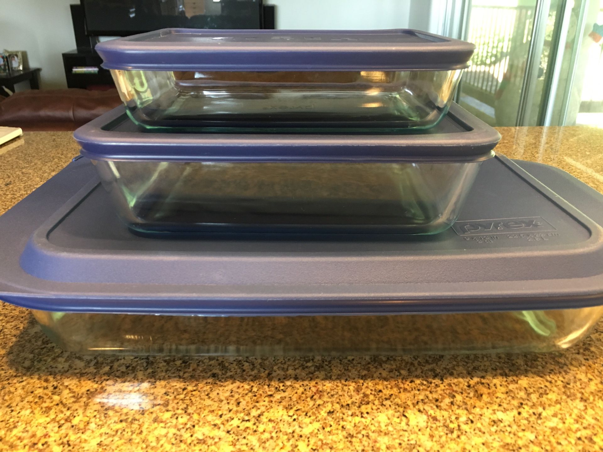 Pyrex set - 3 pans with lids! Barely used!