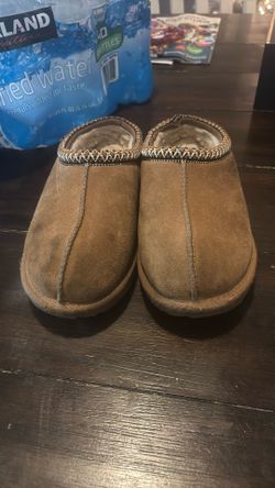 Kids Ugh Size 4