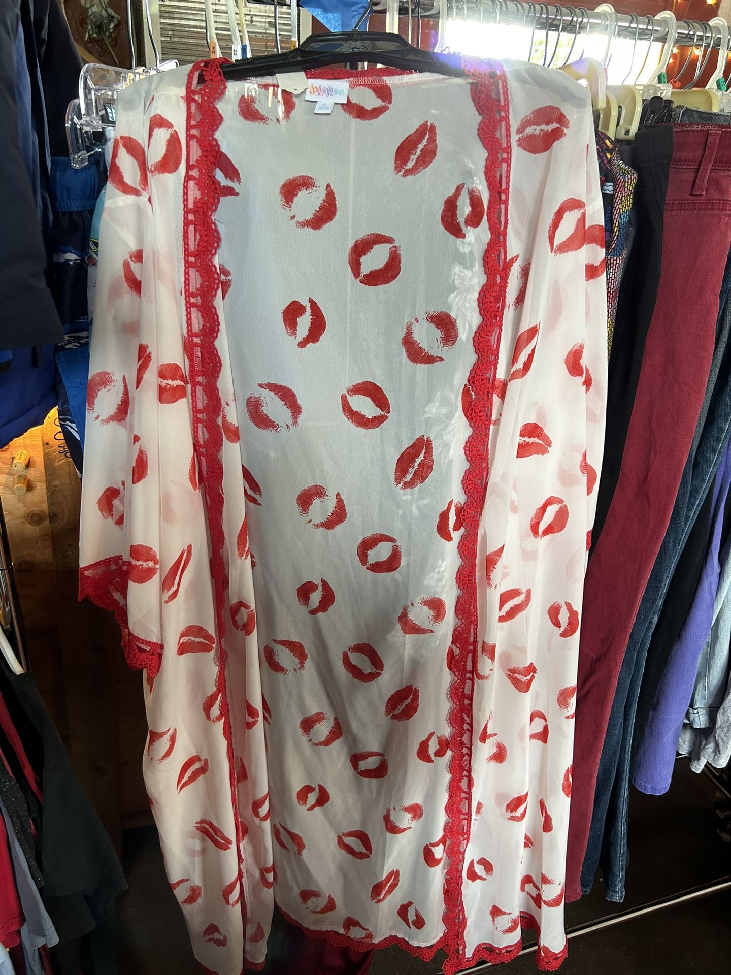 Lularoe Chloe- Lip print