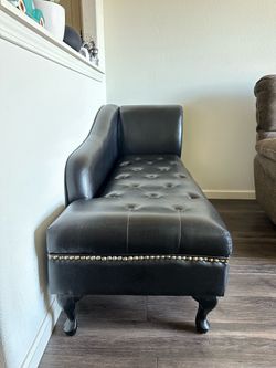 Lakeport black chaise Lounge furniture