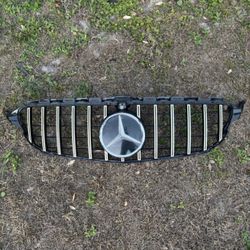 2017-2021 Mercedes Benz C300 C450 C43 W205 AMG Front Bumper Grille with Camera Attached