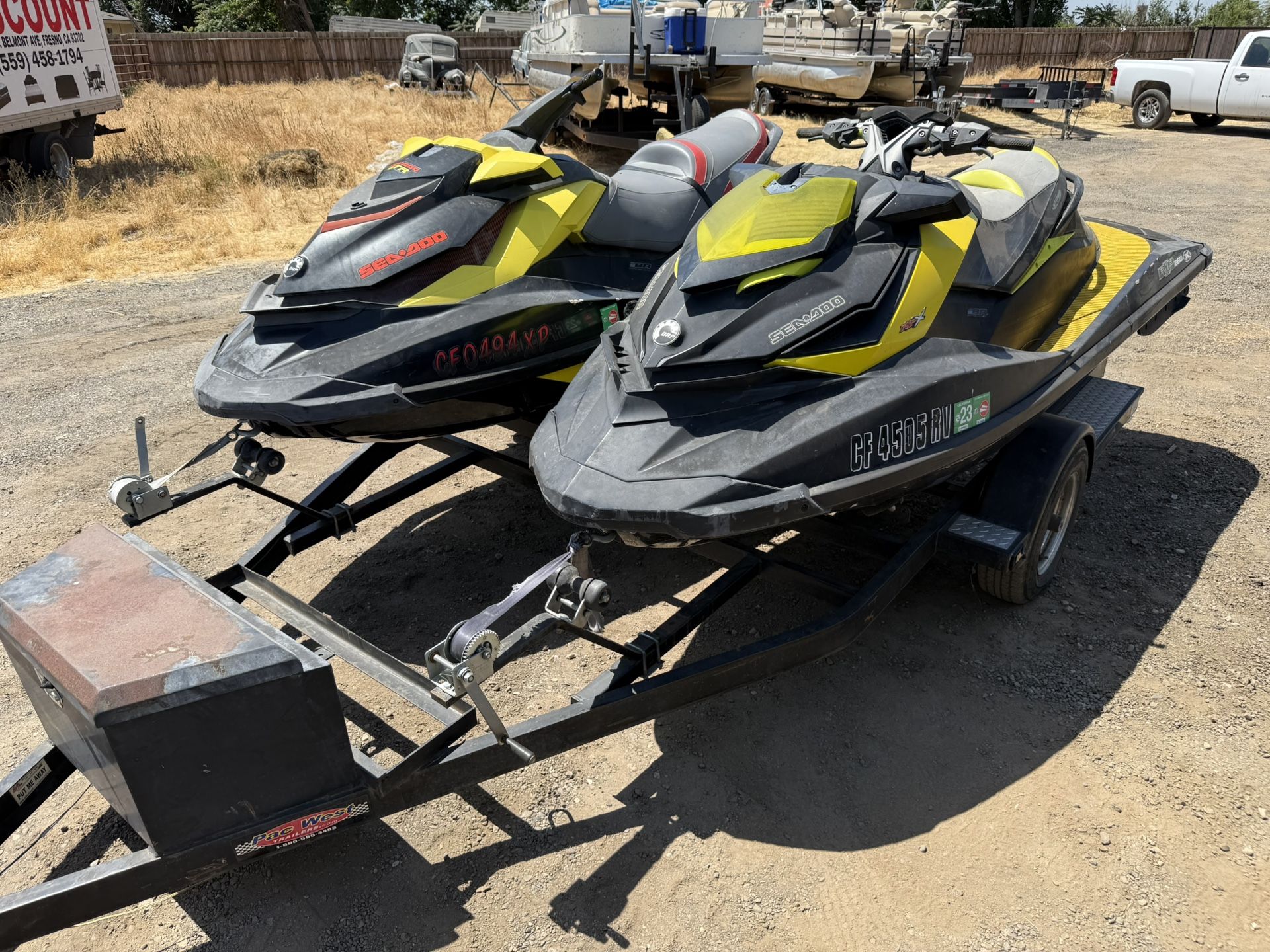 PAIR OF JET SKIS PAR DE MOTOS DE AGUA