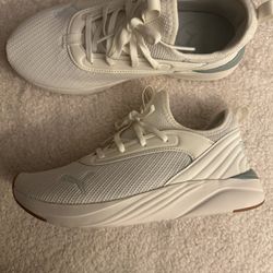 Puma Women’s Shoes Size 7.5 US