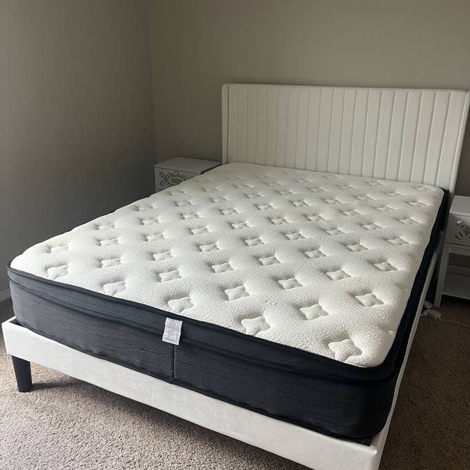 NEW Upholstered Platform Queen Size Bed 