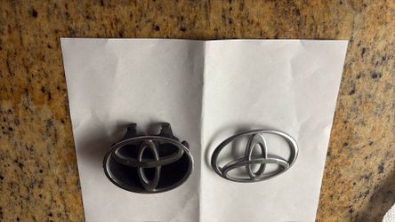 TOYOTA EMBLEMS