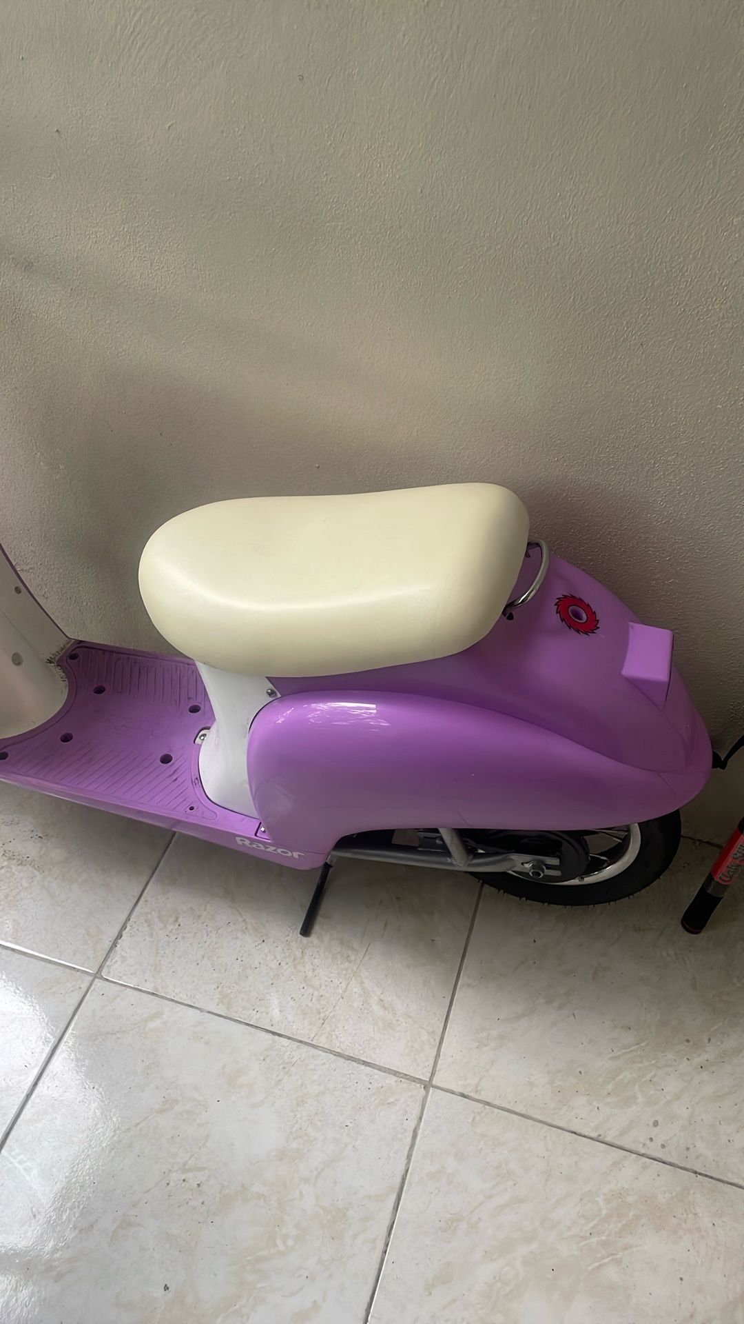 Razor Pocket Mod Miniature Euro 24V Electric Kids Ride On Retro Scooter purple
