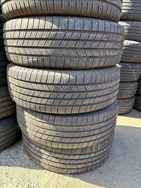 225 65 17 Tires Con 80% De Vida Las 4 De La Marca Michelín