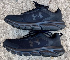 UNDER ARMOUR CHARGED TRIPLE BLACK