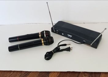 Naxa NAM-984 Dual Handheld Wireless Microphone Starter Kit with Wireless FM Receiver by Naxa Electronics