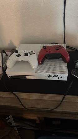 Xbox 350 With 2 Controllers 100 Obo