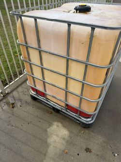330 GALLON TOTE TANK/chemical container