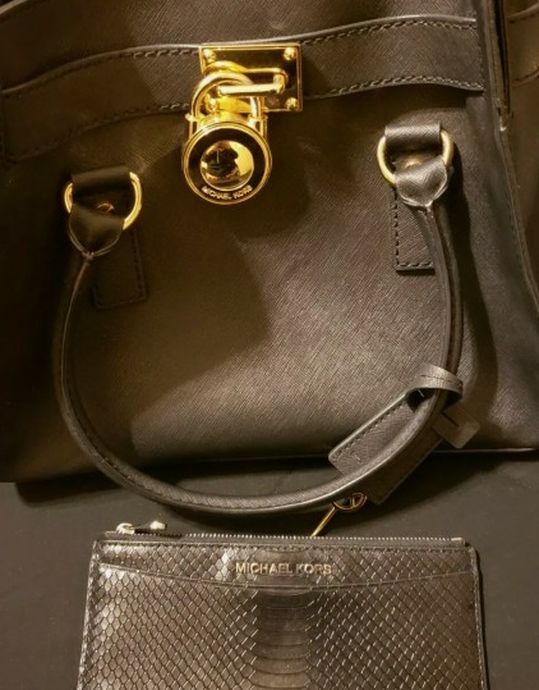 Michael Kors purse and wallet from Dillards for Sale in Katy, TX - OfferUp